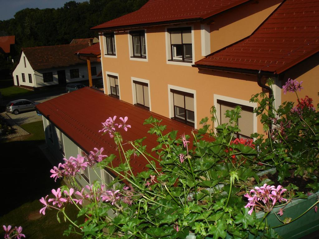 Hotel Altneudoerflerhof Bad Radkersburg Buitenkant foto
